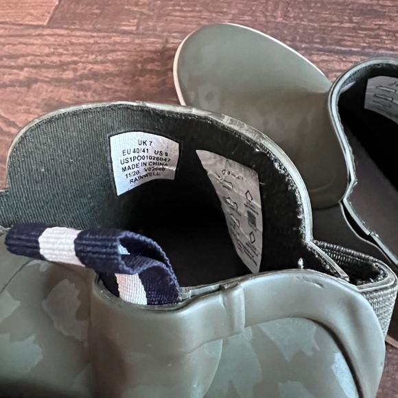 Joules green leopard rainwell short rain boot - size 9 - Picture 7 of 7